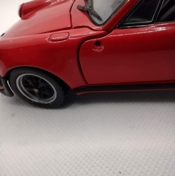 1988 Porsche 911 Carerra (Franklin Mint, PN:B11XN78, RED) - Picture 5 of 6